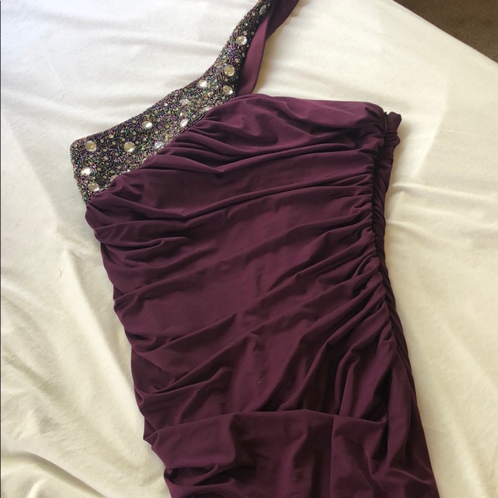 Dress perfect for prom or homecoming!!